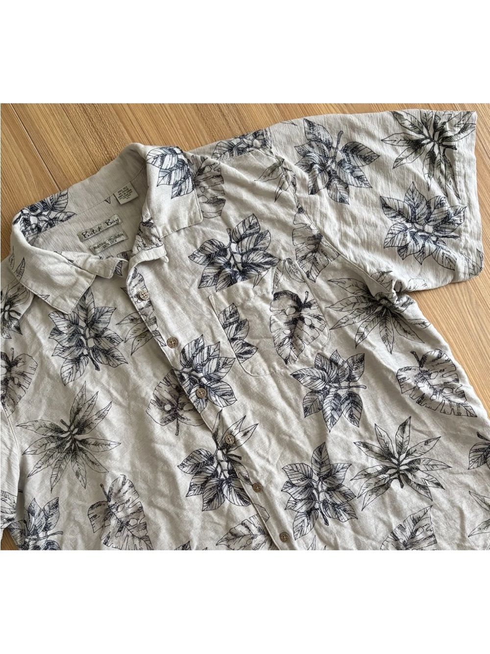 Batik Bay Silk Hawaiian Camp Shirt Mens XL Tropical Leaf Cream Navy Vacation